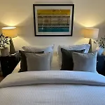 Clapham South - Large 1 Bed Penthouse
