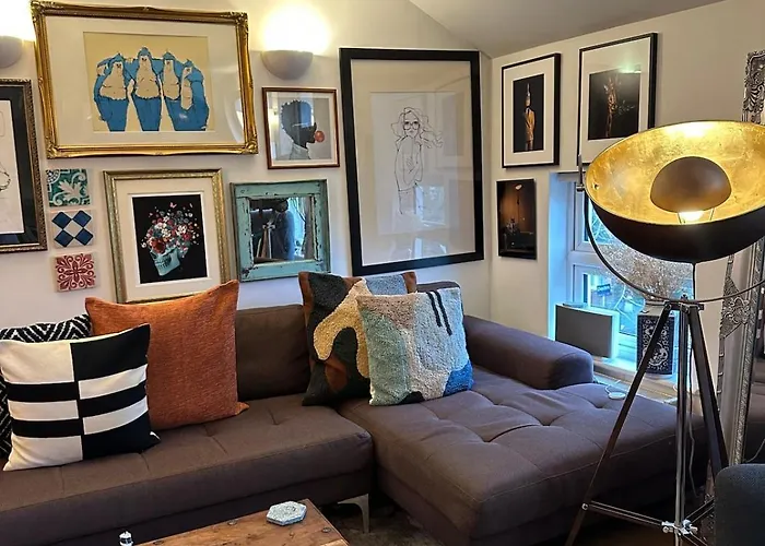Clapham South - Large 1 Bed Penthouse