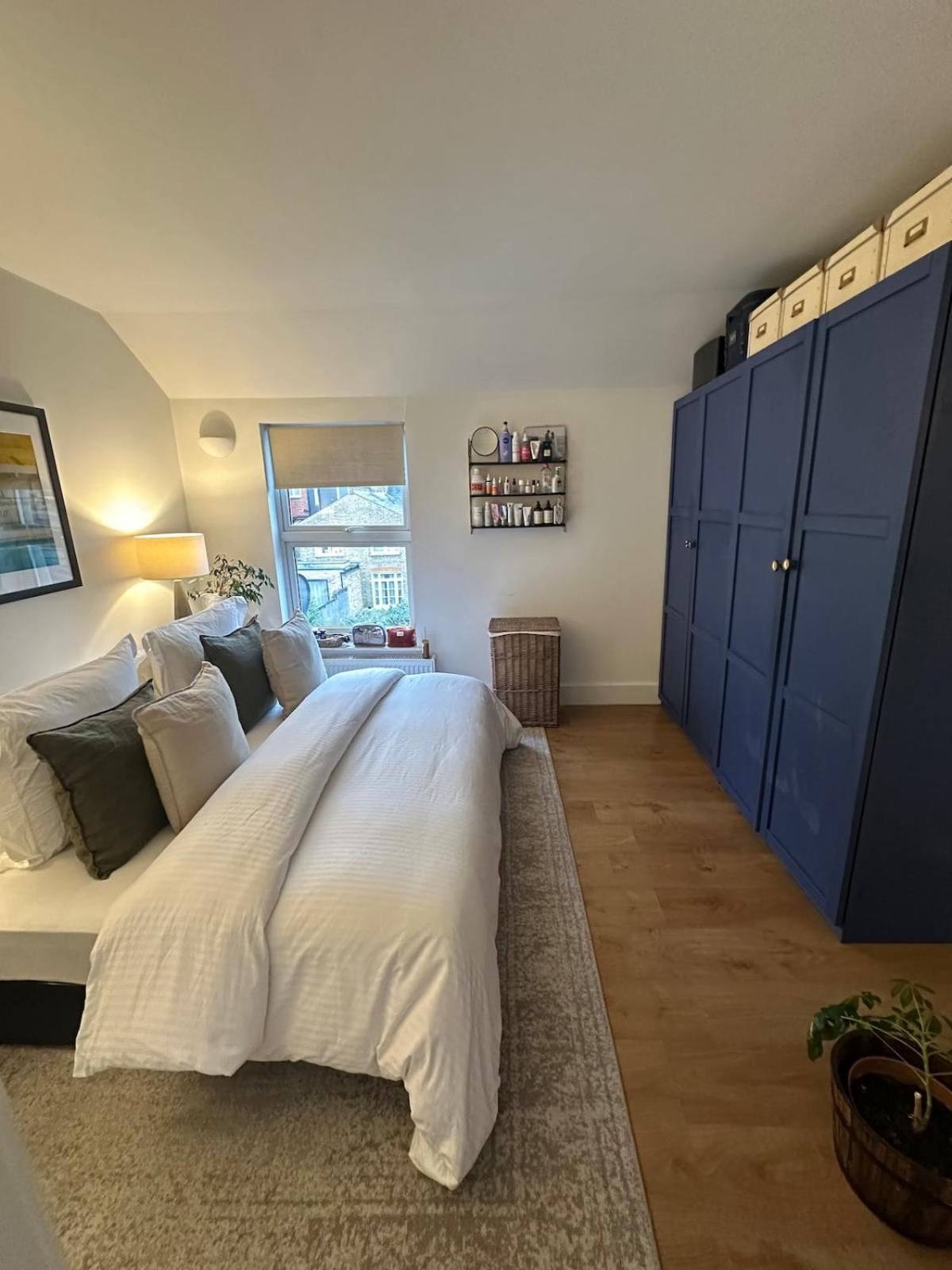 Clapham South - Large 1 Bed Penthouse London